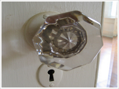 Bungalow 2 Before Doorknob